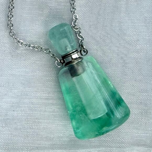 Natural Fluorite Quartz Crystal Perfume Bottle Necklace Pendant Essential Oil - Picture 2 of 8
